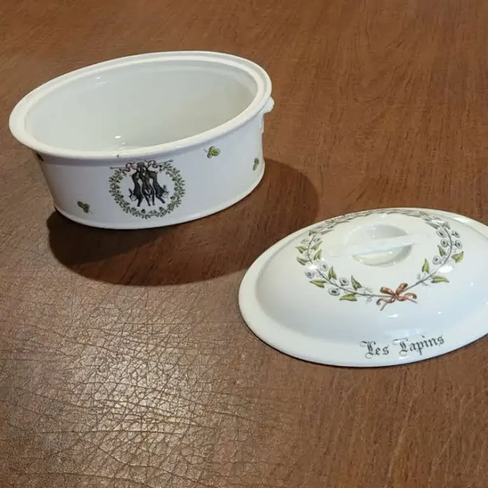 Porcelaine d'Auteuil Chambord 2 Qtr Oval Covered Casserole France Le Lapins Hare
